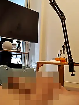 Snapshot of freeeeeessssss111 chatting on October 8, 8:07 am freeeeeessssss111 online show from October 8, 8:07 am