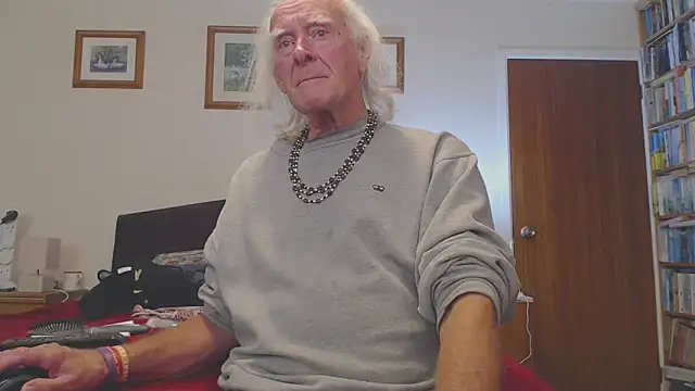 Snapshot of WaverlyKernow chatting on October 25, 2:41 pm WaverlyKernow online show from October 25, 2:41 pm