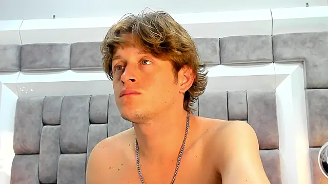 Snapshot of AnthonyAlso chatting on October 5, 8:24 pm AnthonyAlso online show from October 5, 8:24 pm