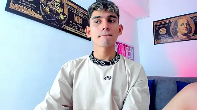 Snapshot of EstebanPerez_ chatting on December 27, 12:12 pm EstebanPerez  online show from December 27, 12:12 pm
