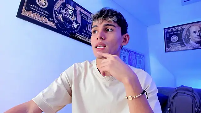 Snapshot of EstebanPerez_ chatting on December 2, 12:16 pm EstebanPerez  online show from December 2, 12:16 pm