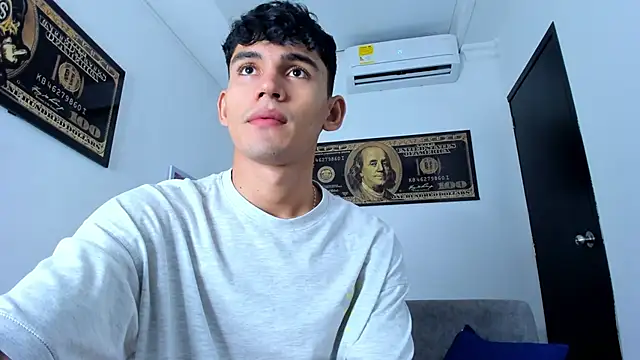 Snapshot of EstebanPerez_ chatting on January 15, 12:04 pm EstebanPerez  online show from January 15, 12:04 pm