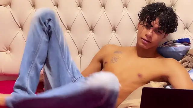 Snapshot of james_dreams_ chatting on March 21, 5:21 am james dreams  online show from March 21, 5:21 am