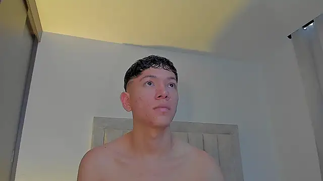 JulianRose 1 online show from April 11, 12:20 pm