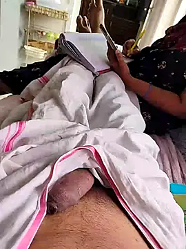 AUNTY1984 online show from October 9, 7:57 am