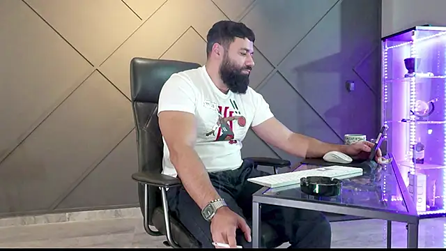 Snapshot of mattmasterss chatting on December 9, 1:15 pm mattmasterss online show from December 9, 1:15 pm