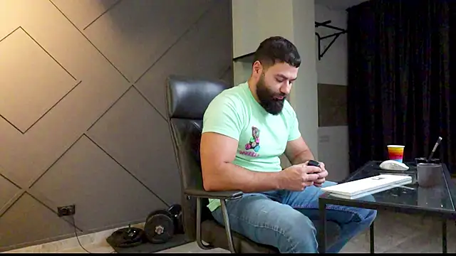 Snapshot of mattmasterss chatting on January 23, 4:30 am mattmasterss online show from January 23, 4:30 am