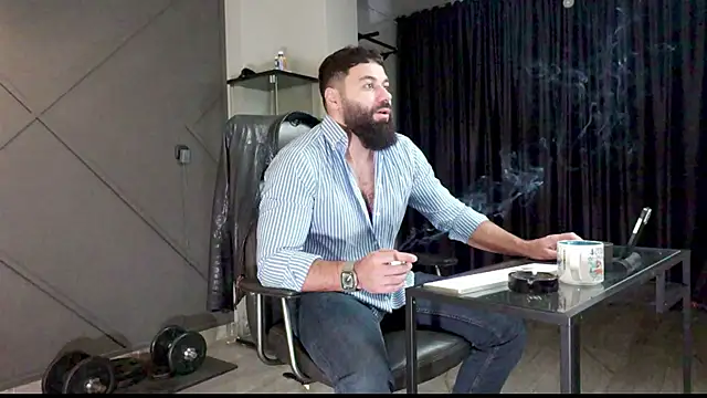 Snapshot of mattmasterss chatting on December 23, 2:24 am mattmasterss online show from December 23, 2:24 am