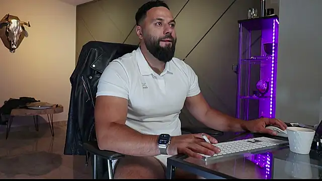 Snapshot of mattmasterss chatting on September 10, 12:53 am mattmasterss online show from September 10, 12:53 am