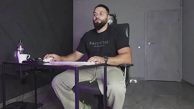 Snapshot of mattmasterss chatting on October 18, 7:52 pm mattmasterss online show from October 18, 7:52 pm