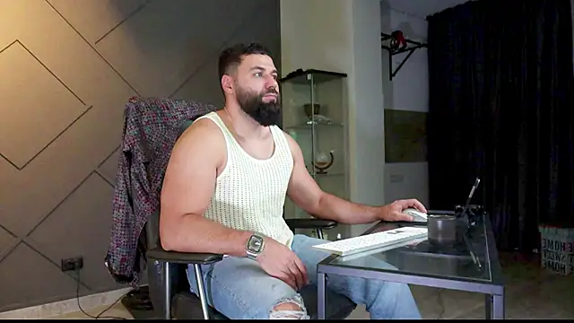 Snapshot of mattmasterss chatting on January 17, 2:18 am mattmasterss online show from January 17, 2:18 am