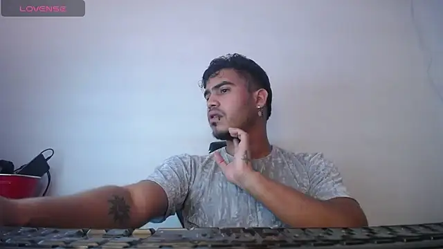 Snapshot of jaden_98_ chatting on January 30, 4:02 pm jaden 98  online show from January 30, 4:02 pm
