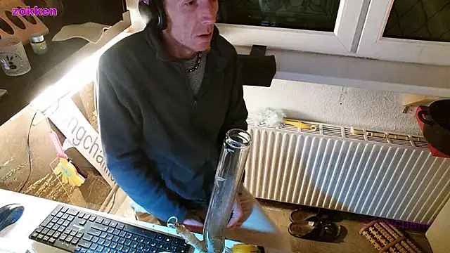 Snapshot of BongChannel chatting on January 13, 4:28 am BongChannel online show from January 13, 4:28 am