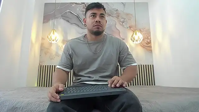 BrianMalonee online show from November 10, 11:59 am