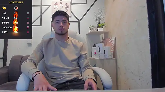 Snapshot of EdwardRoss_ chatting on December 11, 12:38 pm EdwardRoss  online show from December 11, 12:38 pm