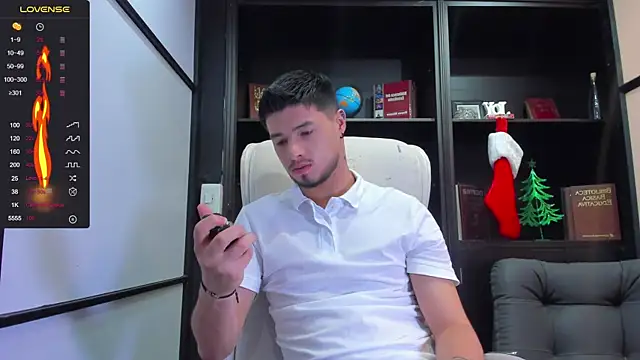 Snapshot of EdwardRoss_ chatting on December 29, 7:43 pm EdwardRoss  online show from December 29, 7:43 pm