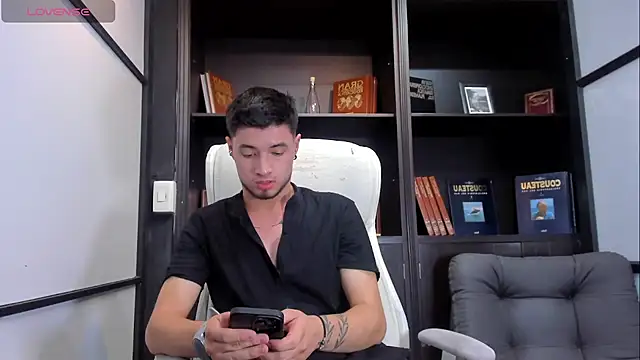Snapshot of EdwardRoss_ chatting on March 7, 7:49 pm EdwardRoss  online show from March 7, 7:49 pm