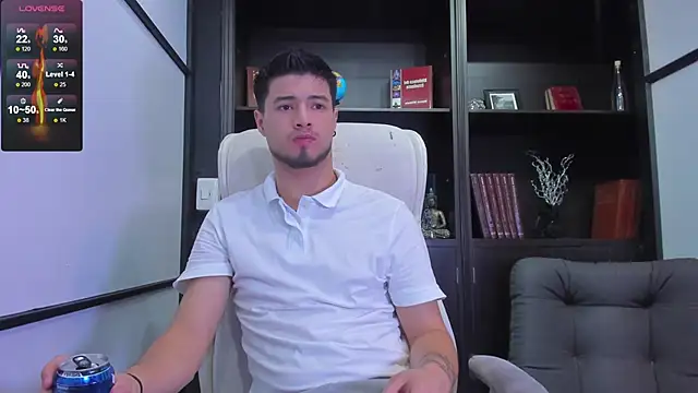 Snapshot of EdwardRoss_ chatting on January 8, 8:18 pm EdwardRoss  online show from January 8, 8:18 pm