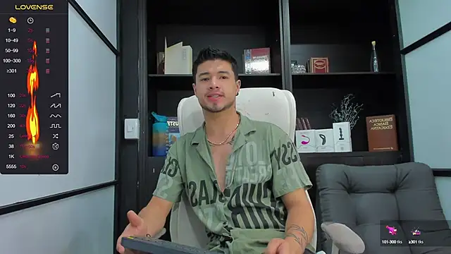 Snapshot of EdwardRoss_ chatting on December 3, 8:17 pm EdwardRoss  online show from December 3, 8:17 pm