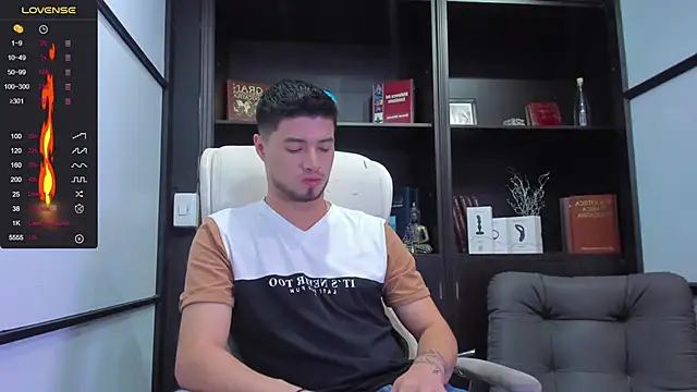 Snapshot of EdwardRoss_ chatting on January 3, 8:01 pm EdwardRoss  online show from January 3, 8:01 pm