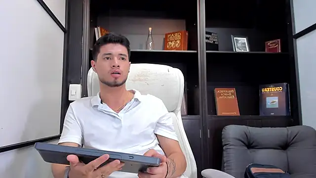 Snapshot of EdwardRoss_ chatting on March 16, 6:34 pm EdwardRoss  online show from March 16, 6:34 pm