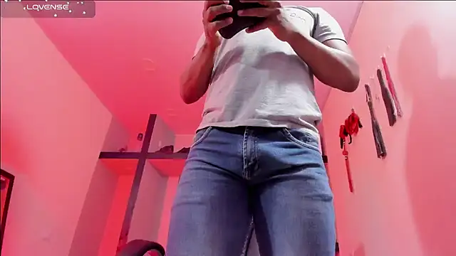 AlejoKhalifa  online show from March 30, 11:00 am