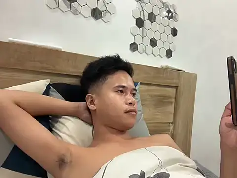 Snapshot of Asiantwink21 chatting on September 25, 5:34 pm Asiantwink21 online show from September 25, 5:34 pm