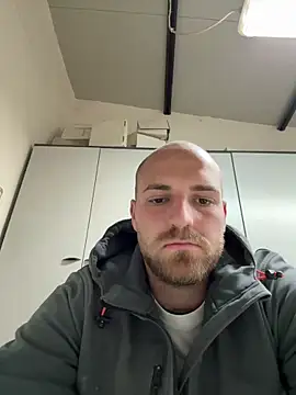 Snapshot of parallelo990 chatting on October 24, 3:47 pm parallelo990 online show from October 24, 3:47 pm