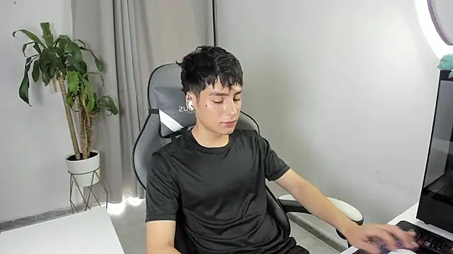 sebas rose online show from April 12, 4:08 pm