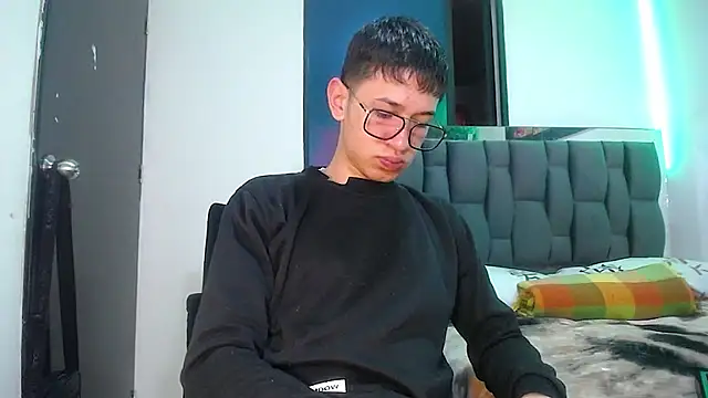 Snapshot of Mr_daren_ chatting on February 19, 5:06 pm Mr daren  online show from February 19, 5:06 pm