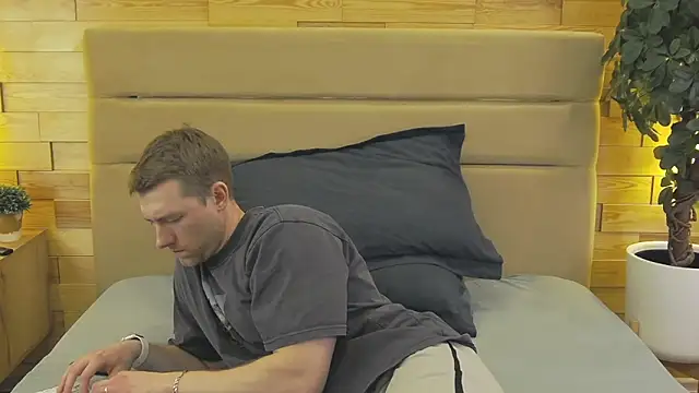 EthanPinkman online show from April 5, 5:04 am