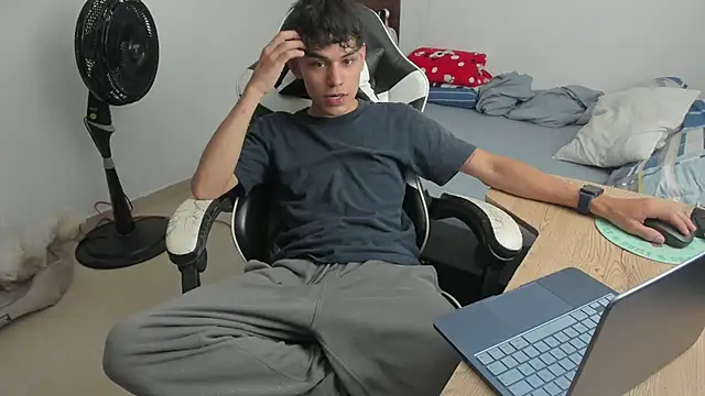 ronaldmq20 online show from June 5, 12:48 am