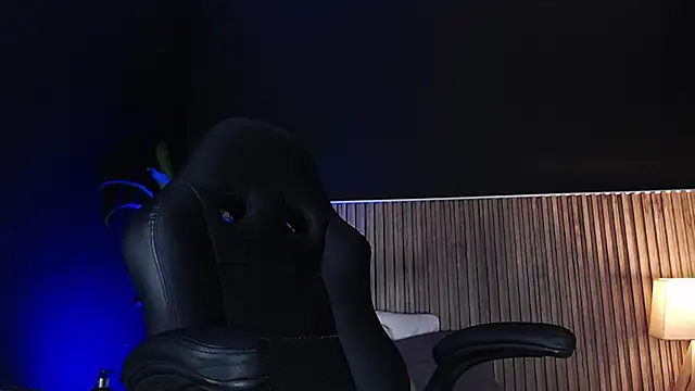 Snapshot of DilanJonnes_ chatting on February 4, 10:02 pm DilanJonnes  online show from February 4, 10:02 pm