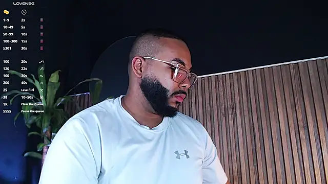 Snapshot of DilanJonnes_ chatting on December 29, 12:09 am DilanJonnes  online show from December 29, 12:09 am