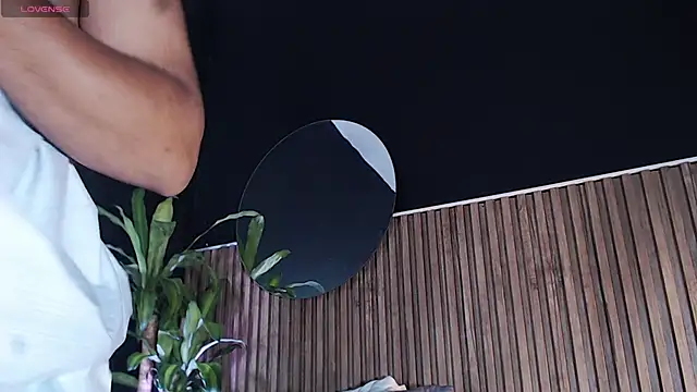 Snapshot of DilanJonnes_ chatting on December 30, 12:22 am DilanJonnes  online show from December 30, 12:22 am