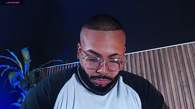 Snapshot of DilanJonnes_ chatting on January 29, 10:11 pm DilanJonnes  online show from January 29, 10:11 pm