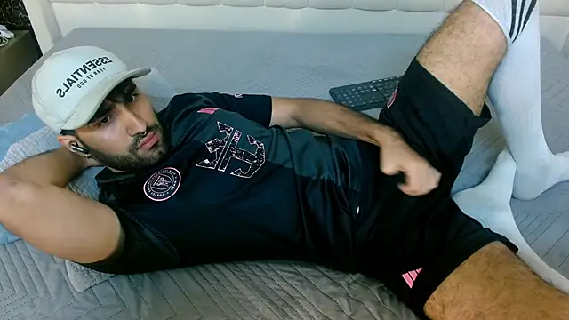 MilanZaire online show from December 18, 1:56 am