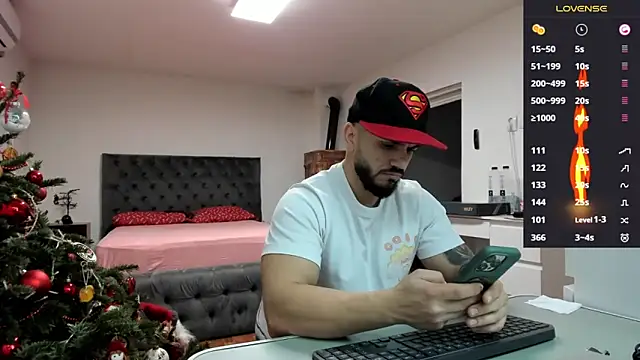 supermanboy94 online show from December 16, 7:04 am