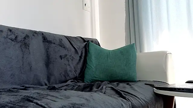 Joseph  Quinn online show from February 20, 4:09 am