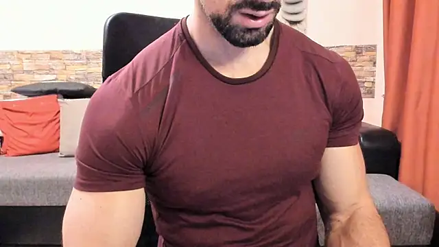 HotHunkTrainer online show from April 16, 8:36 am