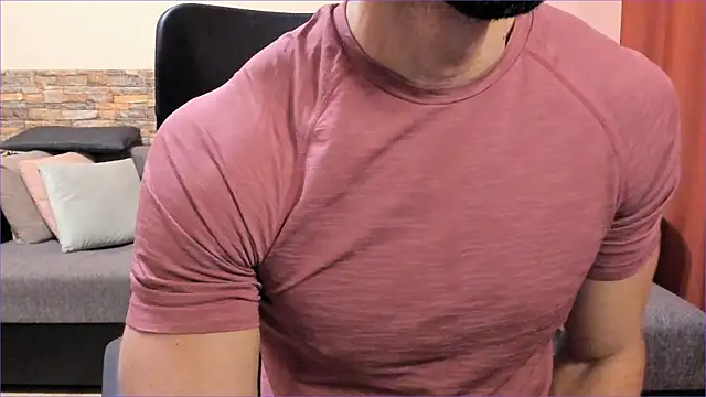 HotHunkTrainer online show from November 18, 8:40 am