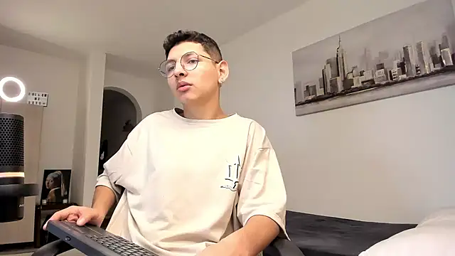 a lejandro 0 8 online show from March 11, 10:20 pm