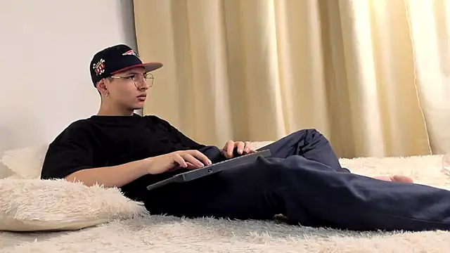 a lejandro 0 8 online show from December 5, 4:42 am