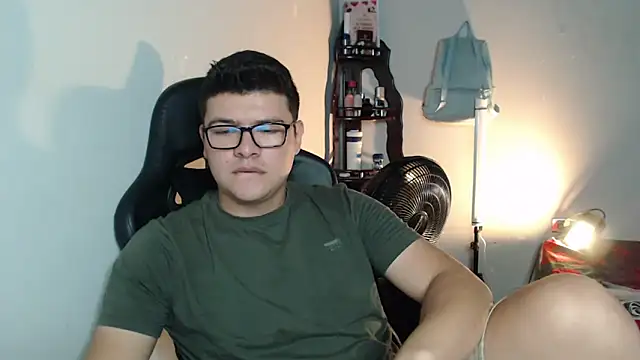 Plug Control online show from February 19, 8:49 pm