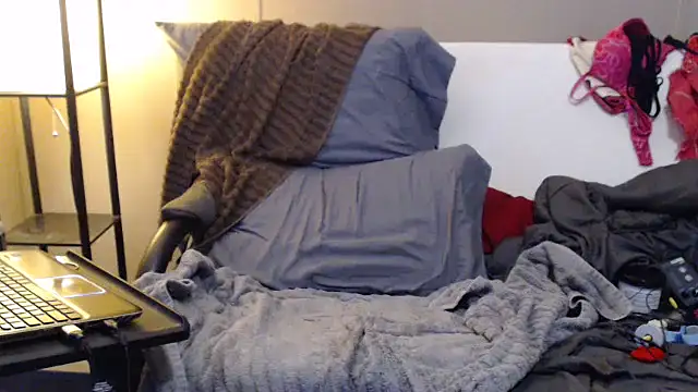 Snapshot of BurgawSub chatting on October 12, 11:59 am BurgawSub online show from October 12, 11:59 am