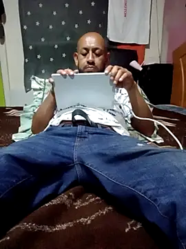 pineda1689 online show from March 2, 6:59 am