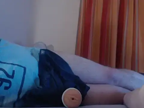 Snapshot of gentleman404040 chatting on December 23, 7:20 pm gentleman404040 online show from December 23, 7:20 pm