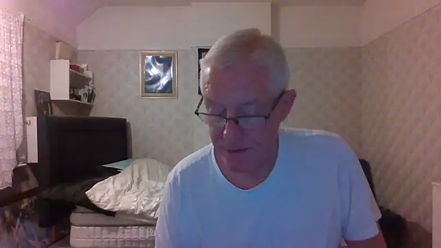 Snapshot of shaun63m chatting on September 29, 12:09 am shaun63m online show from September 29, 12:09 am