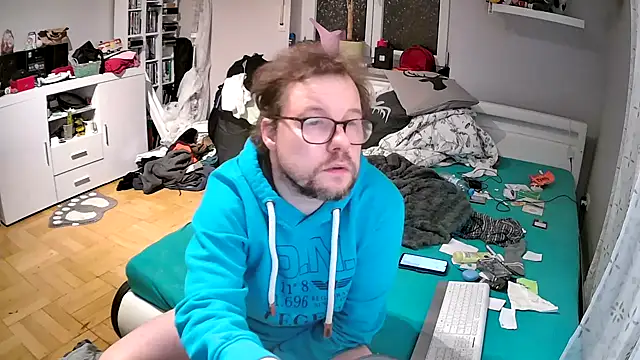 larsgessner30 online show from October 25, 9:49 pm