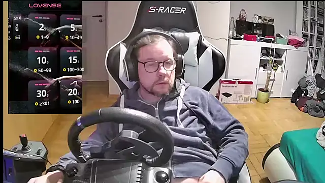 Snapshot of larsgessner30 chatting on October 20, 9:19 pm larsgessner30 online show from October 20, 9:19 pm